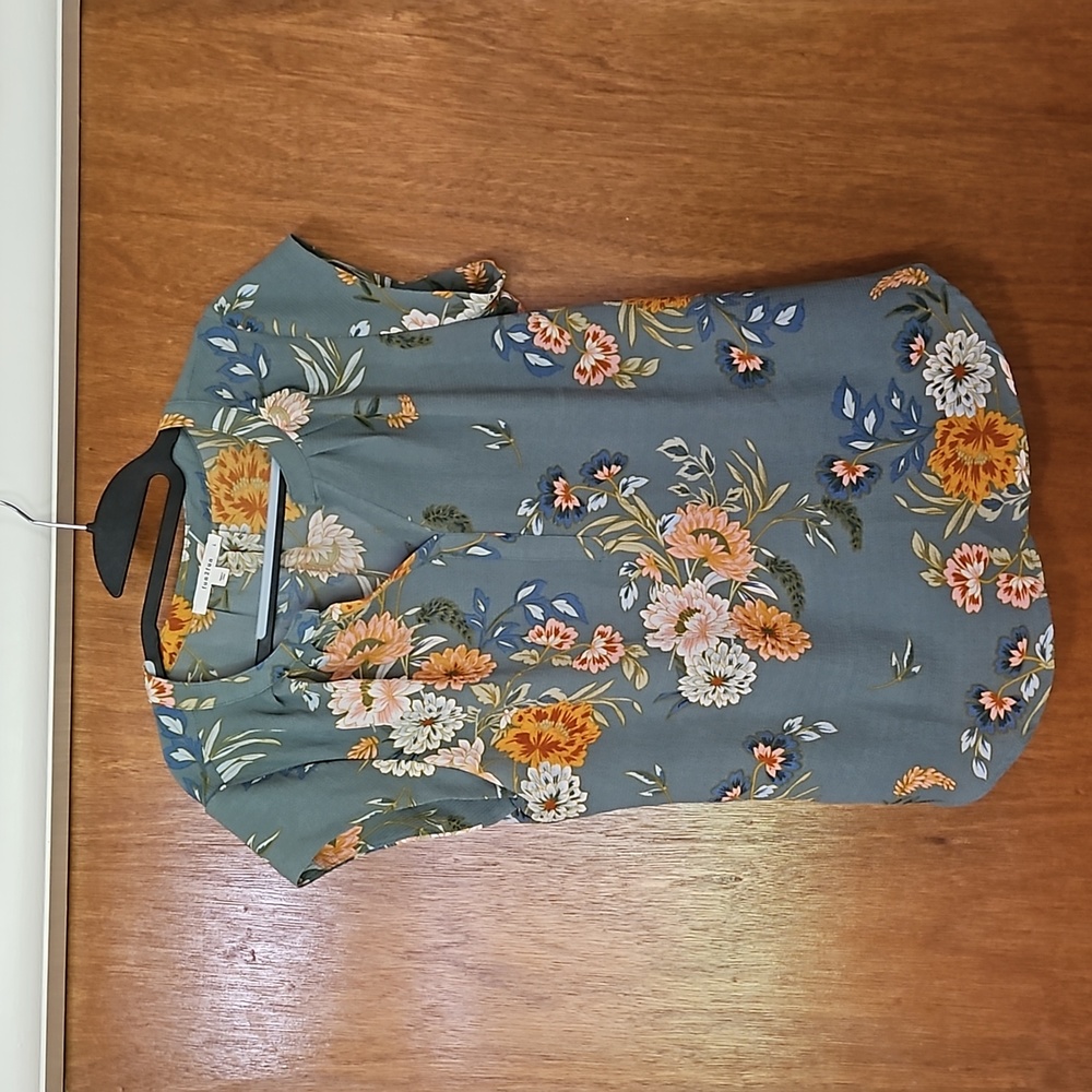 Floral split neck blouse